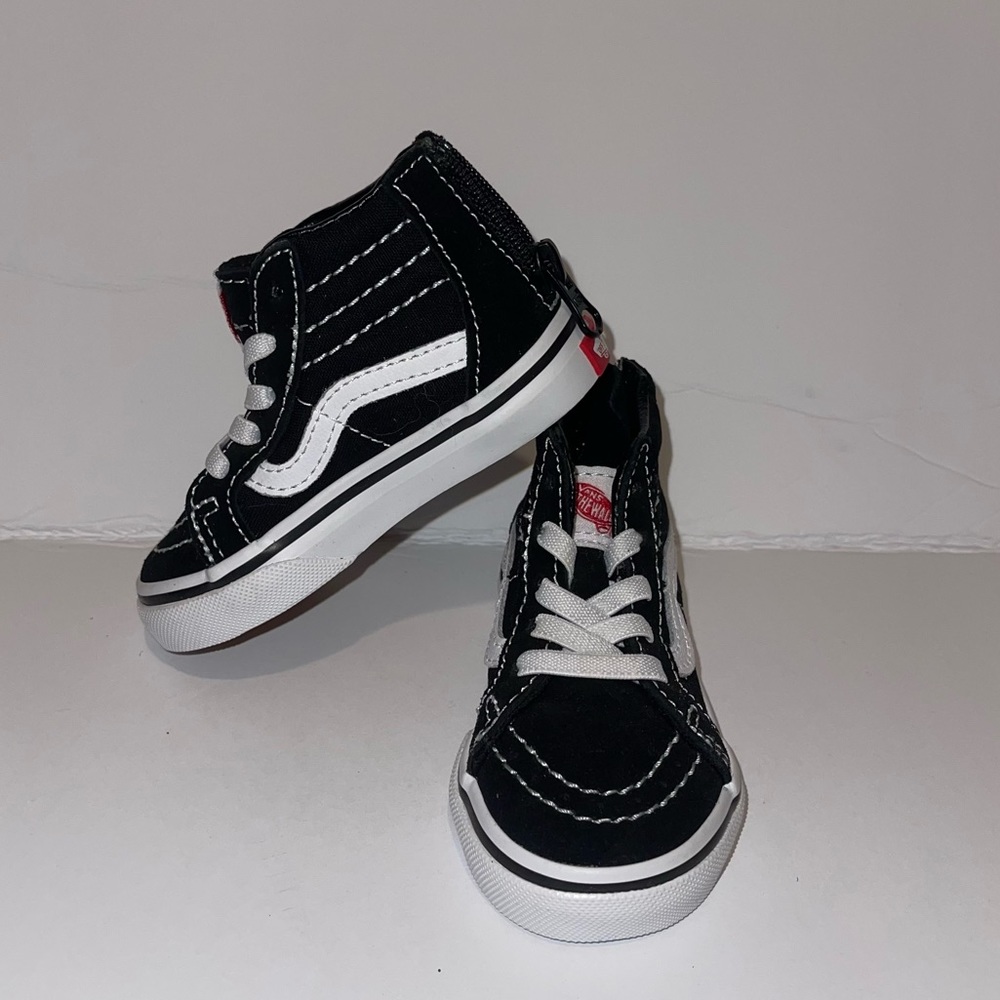 Brand New without tags Toddler Van SK8-HI ZIP SHOE